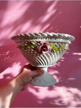 Bassano Italian Capodimonte Porcelain White Woven Basket Pedestal & Flowers VTG